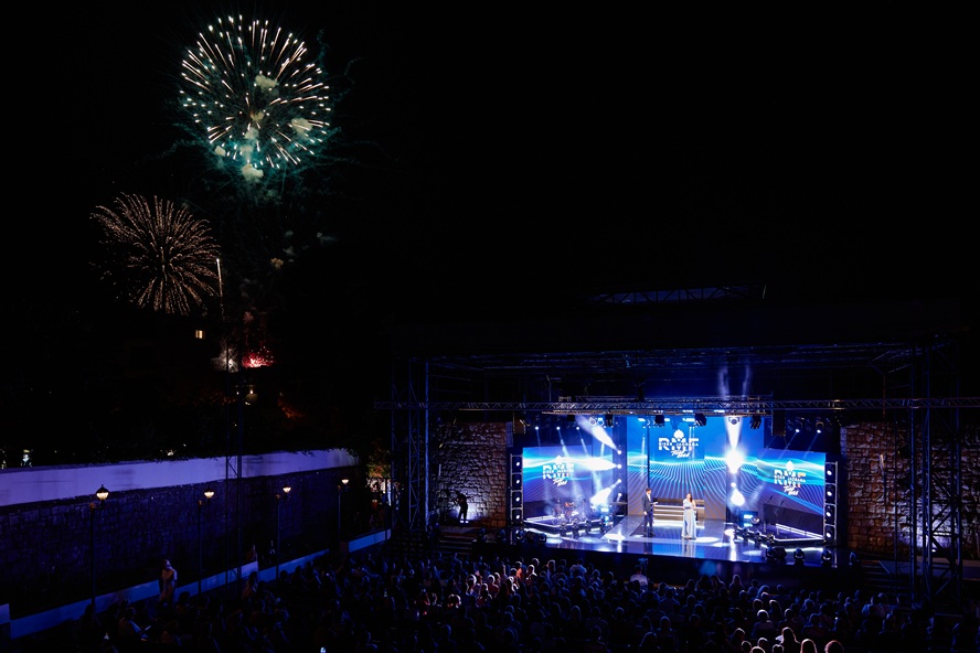 FESTIVAL „BISER JADRANA“ ODUŠEVIO REGION / IZ CRNE GORE POSLATA MUZIČKA  RAZGLEDNICA ZA PAMĆENJE - Radio Kotor