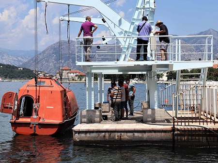 1A1APOMFAKUL BROD ZA SPASAVANJE