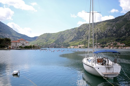 1AAINSTITUT UNIVERZITET