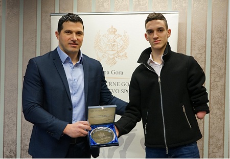 1a1a1ajanovicn febr 19