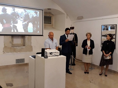 1a1a1izlsplit bok mor