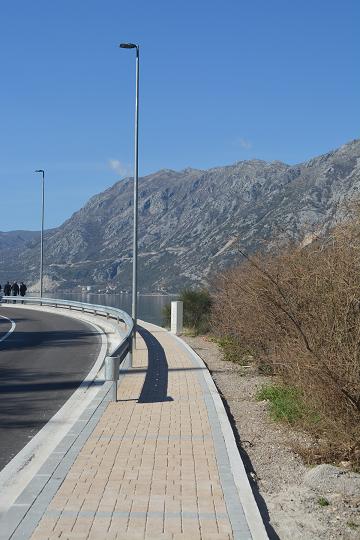 PJESACKA STAZA RISAN PERAST