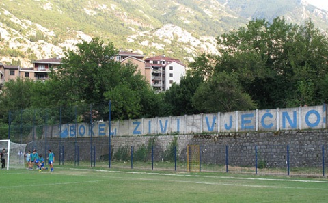 bokelj stadion i natpis