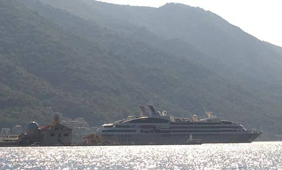 brod le l oko ostrva