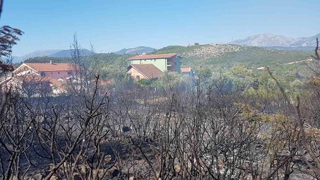 pozar-u-blizini-kuca