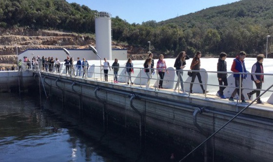 ucenici na postrojenju